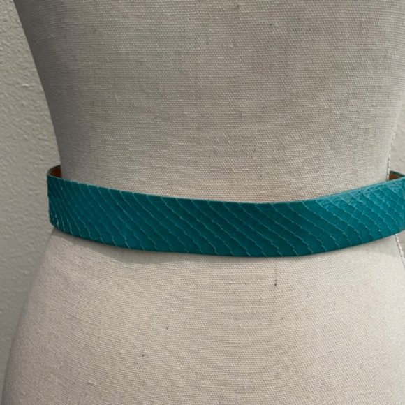 Vintage Signed Designer Snakeskin Belt with Gold Tone Love Knot Belt Buckle main image 8